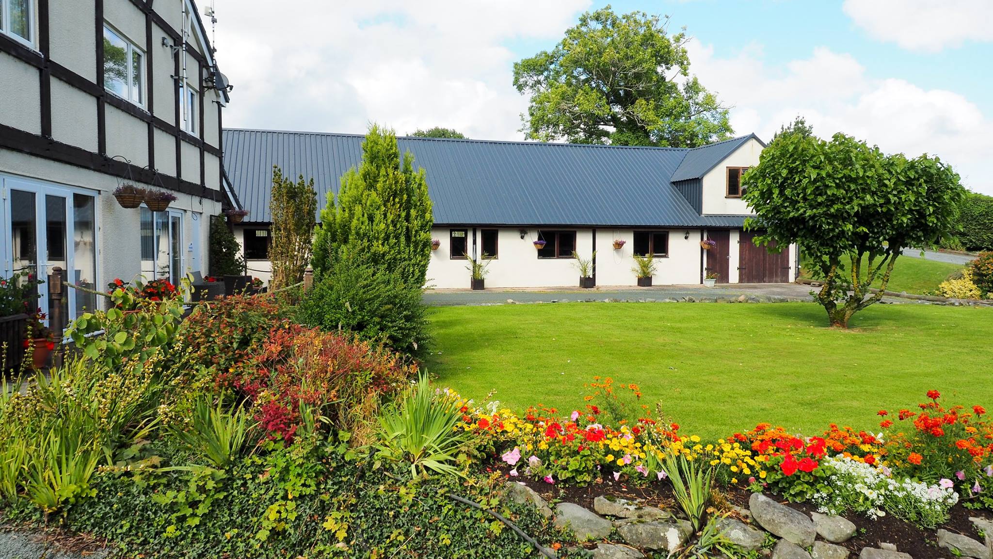holiday parks in midwales