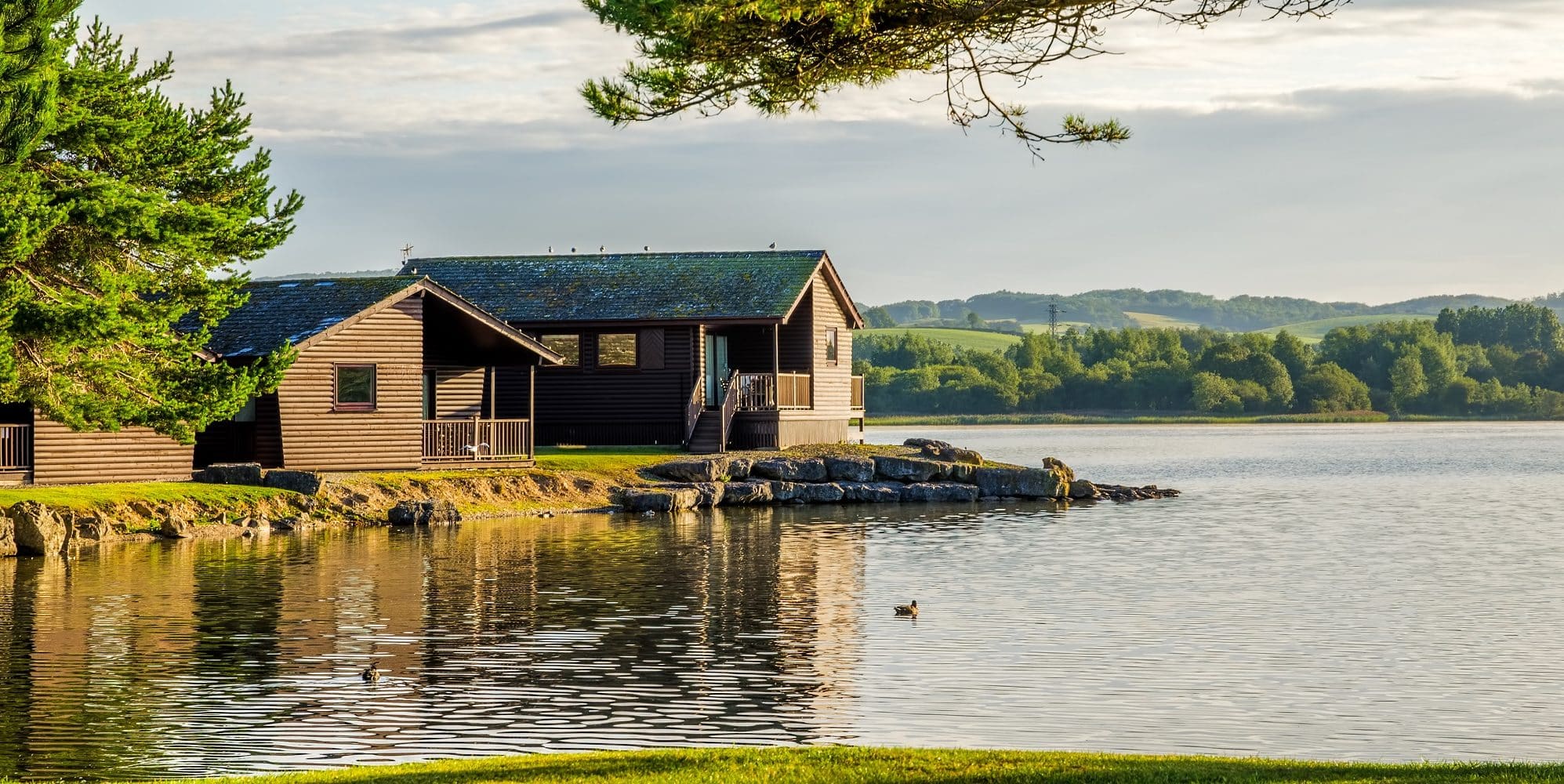 lakeside lodges