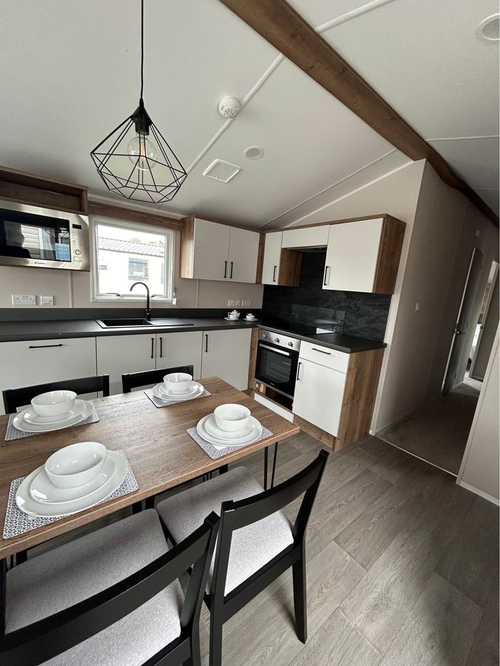 Preview of the first image of 3-bedroom-lodge-new-to-park-call-to-view-07510490502.