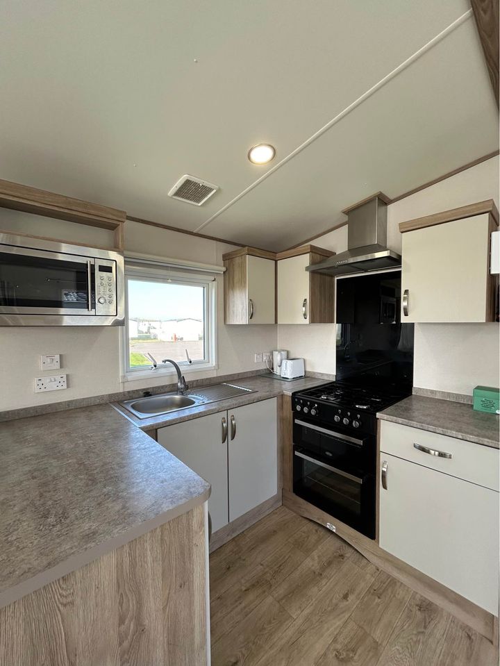 Image 3 of 3-bedroom-static-caravan-for-sale-call-lue-to-view-07510490502