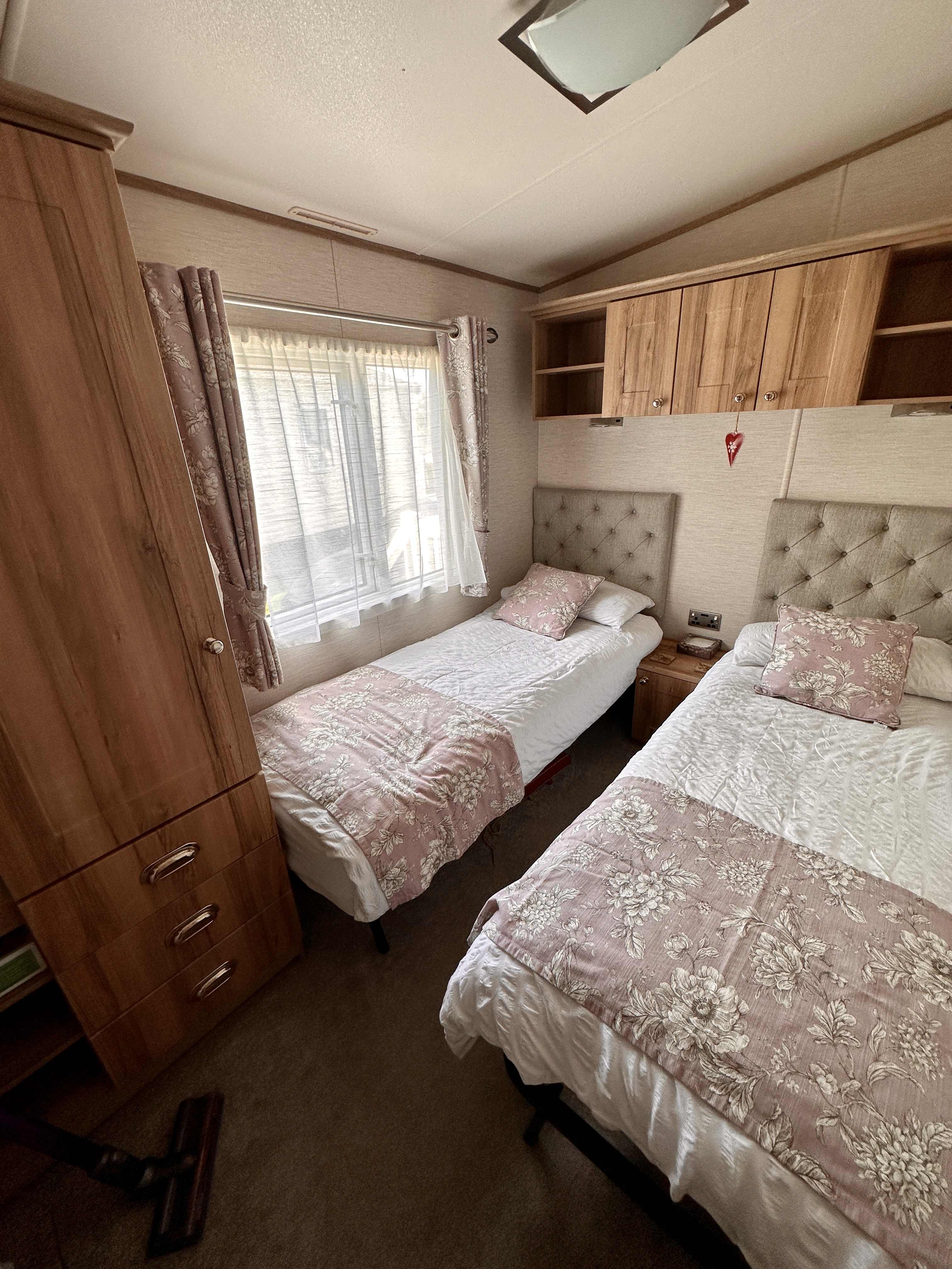 Image 3 of abi-ambleside-pre-loved-2016-luxury-caravan